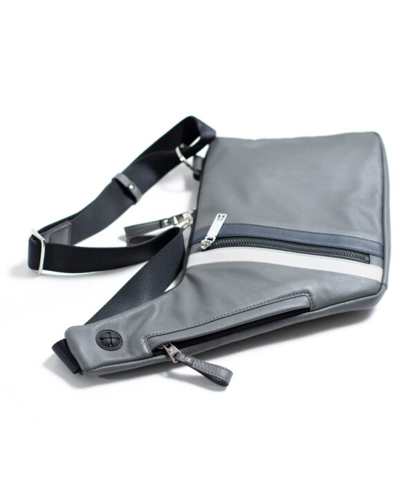 フィット レザーショルダーバッグ B5