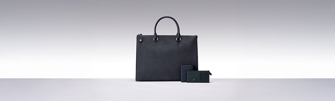 植物由来の再生資源を使用したウルトラスエードのトートバッグ